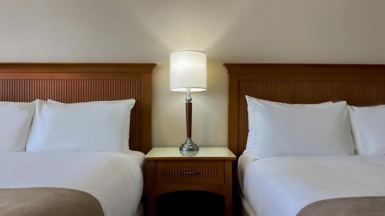 Coast Capri Hotel Kelowna Zewnętrze zdjęcie